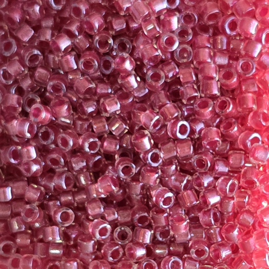 Miyuki Delica 11/0 Sparkling Peony Pink Lined Crystal (0902) Miyuki Delica 11/0 Sparkling Peony Pink Lined Crystal (0902) - immagine 1